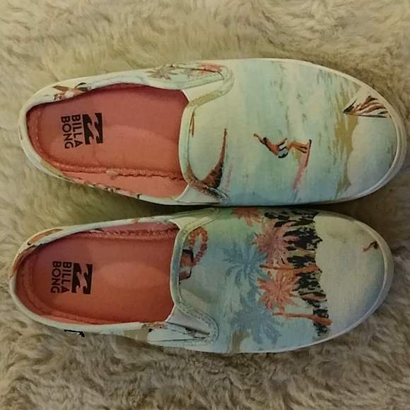 Billabong Shoes - Pre-owned Billabong casual slip-on sneaker.